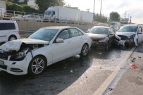 GİZLİ BUZLANMA - Kocaeli'de 7 Aracın Karıştığı Zincirleme Kazada Trafik Felç Oldu