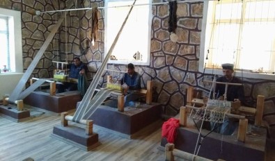 Siirt'te Yöre Halkı Hem Meslek Öğreniyor Hem De Para Kazanıyor