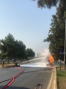 Antalya'da Yanan LPG Tankerini Söndürme Çalışmaları Sürüyor