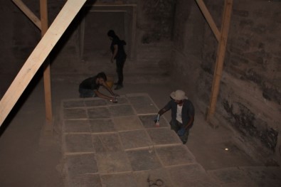 Ayanis Kalesi'nde Gizemli Bir Oda Bulundu