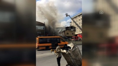 GÜNCELLEME - Sultangazi'de Lastik Deposunda Yangın