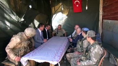 Hakkari Valisi Akbıyık, Üs Bölgelerini Ziyaret Etti