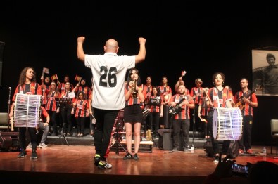 Kadın Çalışanlardan 'Eskişehirspor Marşları' Konseri
