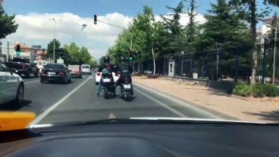 Motosikletlilerin Tehlikeli Yolculuğu Kameraya Yansıdı