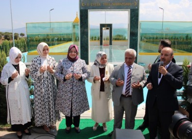 Bakan Selçuk, Eski Bakan Babasının Yaptırdığı Namazgahı İbadete Açtı