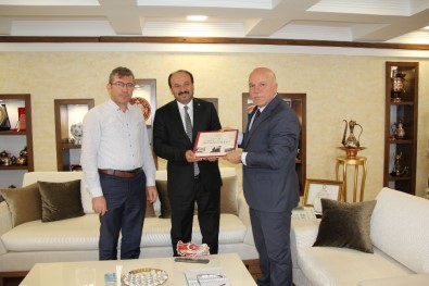 ETÜ Rektörü Prof.Dr. Çakmak'tan Başkan Sekmen'e Ziyaret