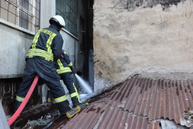 Karaman'da İki Apartman Arasında Çıkan Yangın Büyümeden Söndürüldü