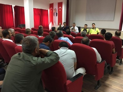Mazıdağı'nda Okul Servis Şoförlerine Yönelik Bilgilendirme Toplantısı