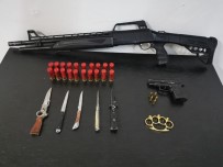 ÇAYLı - Şüpheli Otomobilden Silah Ve Bıçaklar Çıktı