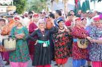 BARLAR SOKAĞI - Yerli Turistler Oynadı, Yabancı Turistler Fotoğraf Çekti