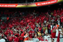 A MİLLİ TAKIMI - Beşiktaş Park Kırmızı-Beyaz!