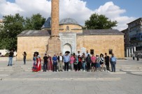 TURİST KAFİLESİ - Çinli Turistlerin Kırşehir Gezisi