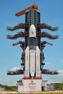 Hindistan'ın Ay'a Fırlattığı Uzay Aracıyla İrtibat Kesildi