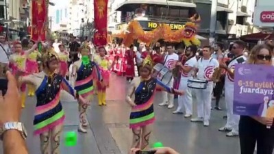 İzmir'de Çin Devlet Sirki Gösteri Yaptı