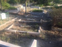 MEZAR TAŞLARı - Kara Şükrü Mezarlığı'nın Durumu İçler Acısı Halde