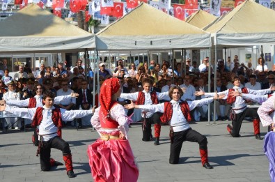 Kuşadası'nda Kurtuluş Bayramı Coşkusu