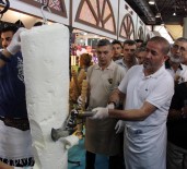 KERVAN - İzmir'de 20 Dakikada 250 Kilo Dondurma Tükendi