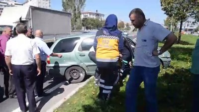 Kütahya'da Otomobil Refüje Çarptı Açıklaması 1 Yaralı