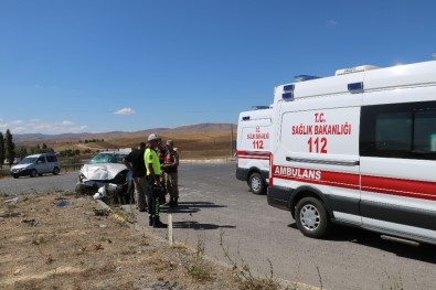 Sivas'ta Otomobiller Çarpıştı Açıklaması 6 Yaralı