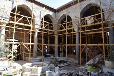Tarihi Ulucami'de Restorasyon Devam Ediyor
