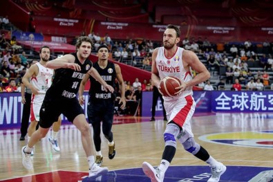 12 Dev Adam, Yeni Zelanda'ya 102-101 Kaybetti