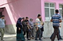 PAMUKKALE - 5 Yaşındaki Çocuk Okulun İçinde Kayboldu, Mahalle Ayağa Kalktı