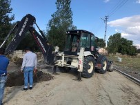 SICAK ASFALT - Başkan Altay, İşçilerle Parke Taş Döşedi