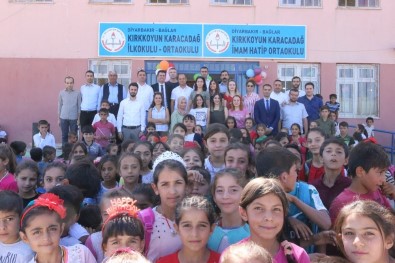 Diyarbakır'da Köy Okulu Şenlik Havasında Eğitime Başladı