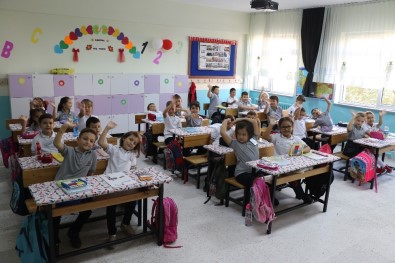 Edirne'de İlk Ders Zili Çaldı, 55 Bin 251 Öğrenci Ders Başı Yaptı