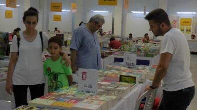 Maltepe Belediyesi Kitap Fuarı 'Edebiyatın Eylül Durağı' Adıyla Kapılarını Açtı