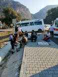 GÖCEK - Otomobil İle Minibüs Çarpıştı Açıklaması 9 Yaralı
