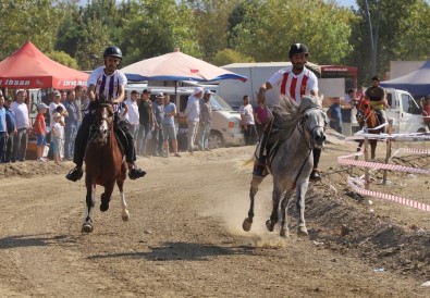 Turgutlu'da Geleneksel Rahvan At Yarışı Heyecanı Yaşandı