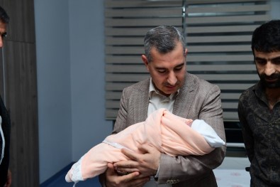 Başkan Çınar'dan Azra Bebeğe İlgi
