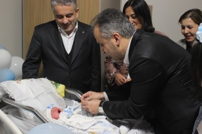 Bursa'da 2019'Un Son 2020'Nin İlk Bebekleri Dünyaya Geldi