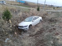 Çorum'da Otomobil Şarampole Uçtu Açıklaması 2 Yaralı