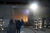 HADıMKÖY - Hadımköy'de Korkutan Fabrika Yangını