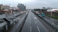 HALIÇ - Yılın ilk günü İstanbul’da yollar boş kaldı