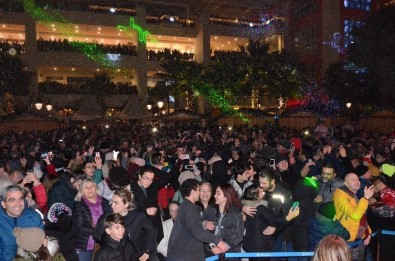 İzmirliler Yeni Yıla Kar Yağışı İle 'Merhaba' Dedi