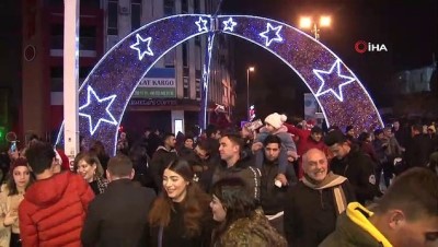 Kadıköy'de Yeni Yıla Şınav Çekerek Girdiler