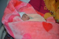 LÖSEMİ HASTASI - Malatya'da 2020'Nin İlk Bebeği Azra Oldu