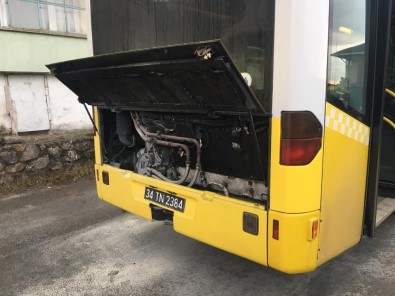 Maltepe'de Belediye Otobüsünün Motorunda Yangın