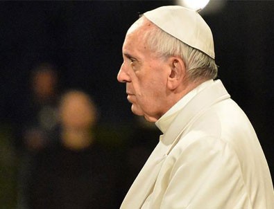 Papa, on binlerce kişinin önünde özür diledi
