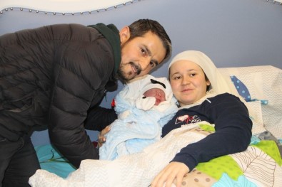 Samsun'da Yeni Yılın İlk Bebeği