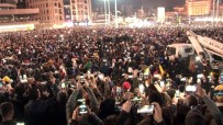Taksim'de Binlerce Vatandaş Yeni Yılı Coşkuyla Karşıladı