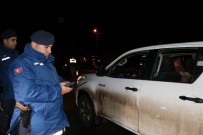 SAKARYA VALİSİ - Vali Nayir, Yılbaşında Uygulama Yapan Polis Ve Jandarma Ekiplerini Ziyaret Etti