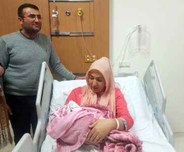 Vali Yerlikaya, Sultangazi'de 2019'Un Son Bebeğini Ve Yeni Yılın İlk Bebeğini Ziyaret Etti