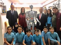 İNSANSI ROBOT - Yaptıkları Robota Vefat Eden Öğretmenlerinin Adını Verdiler