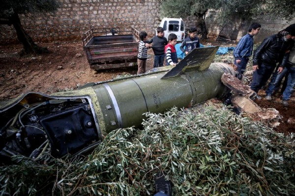 Esed rejimi İdlib'de okulu vurdu: 4'ü çocuk, 8 ölü