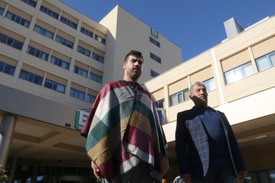 Akdeniz Üniversitesi Hastanesi'nde Çift Kol Nakli Olan Yusuf Şimşek Taburcu Oldu