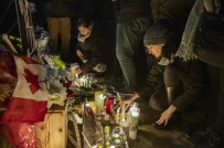 İMAM HUMEYNI - Kanadalılar, Uçak Kazasında Hayatını Kaybeden Vatandaşları İçin Mum Yaktı